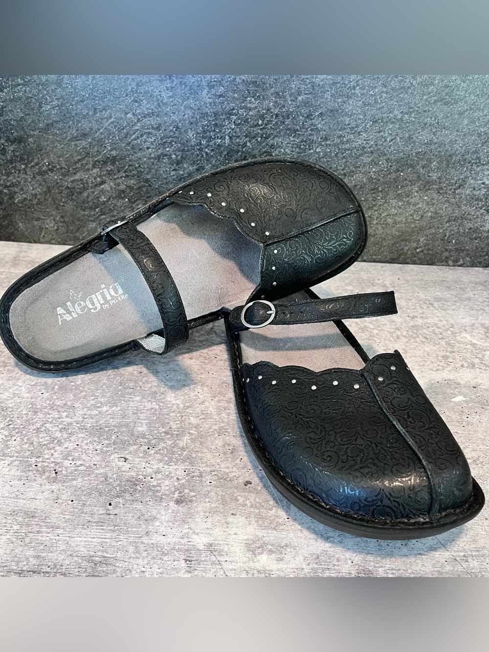 Alegria Tuscany Mary Jane Black Leather Clogs, (41) 10.5-11, Embossed Deisgn